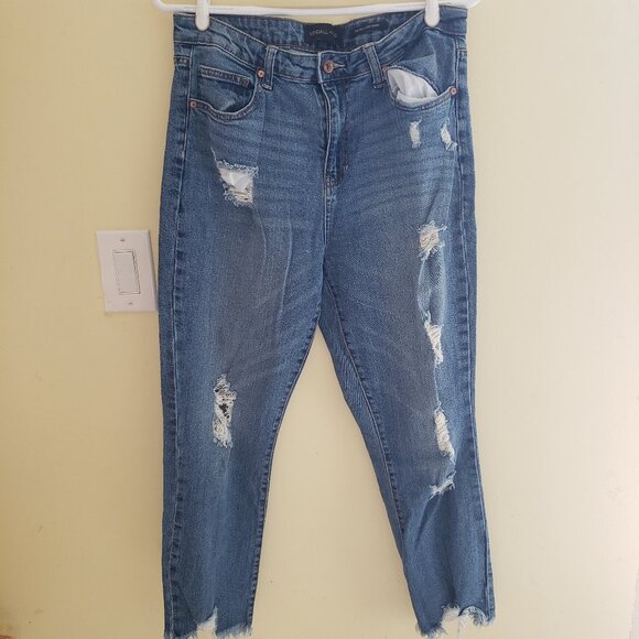 Ladies Size 11 Bundle Outfit - Kendall + Kylie Skinny Jeans, No Boundaries Tank - Picture 4 of 8